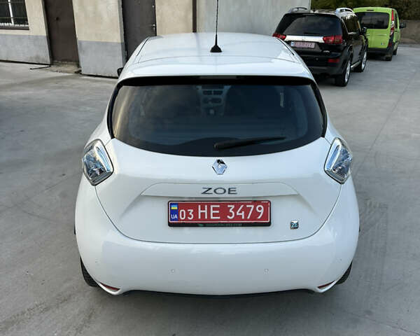 Белый Рено Зое, объемом двигателя 0 л и пробегом 75 тыс. км за 6700 $, фото 10 на Automoto.ua