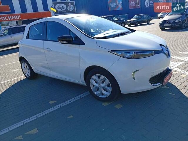 Белый Рено Зое, объемом двигателя 0 л и пробегом 100 тыс. км за 5600 $, фото 1 на Automoto.ua