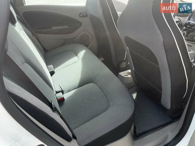 Білий Рено Зое, об'ємом двигуна 0 л та пробігом 123 тис. км за 6900 $, фото 19 на Automoto.ua