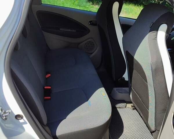 Білий Рено Зое, об'ємом двигуна 0 л та пробігом 89 тис. км за 6500 $, фото 11 на Automoto.ua