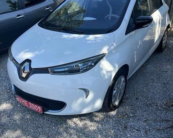 Белый Рено Зое, объемом двигателя 0 л и пробегом 146 тыс. км за 6200 $, фото 1 на Automoto.ua
