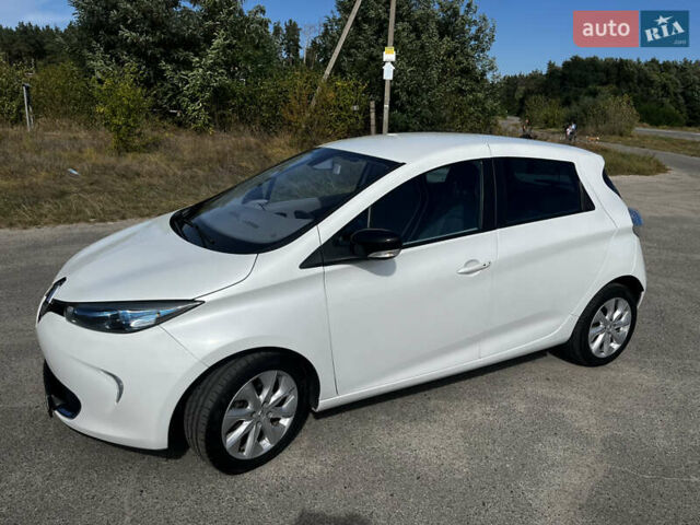 Білий Рено Зое, об'ємом двигуна 0 л та пробігом 123 тис. км за 6900 $, фото 11 на Automoto.ua