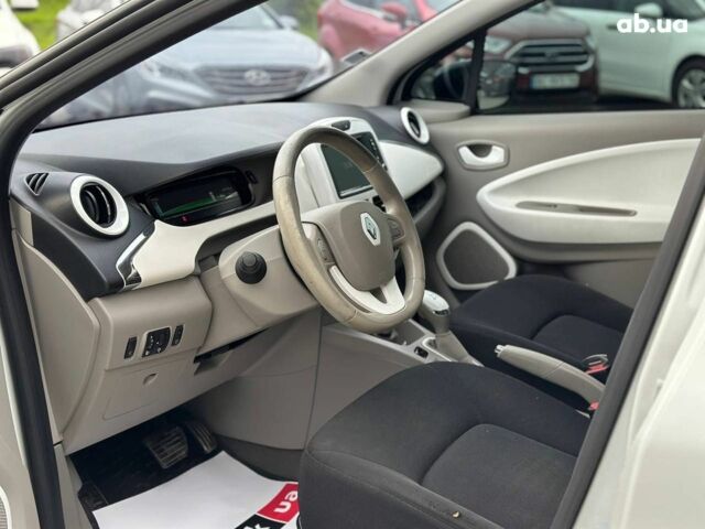 Белый Рено Зое, объемом двигателя 0 л и пробегом 203 тыс. км за 6890 $, фото 13 на Automoto.ua