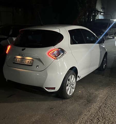 Белый Рено Зое, объемом двигателя 0 л и пробегом 140 тыс. км за 7700 $, фото 19 на Automoto.ua