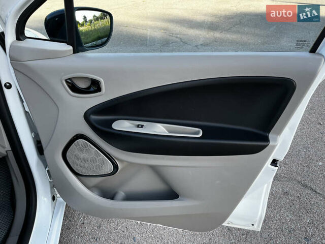 Белый Рено Зое, объемом двигателя 0 л и пробегом 123 тыс. км за 6850 $, фото 23 на Automoto.ua