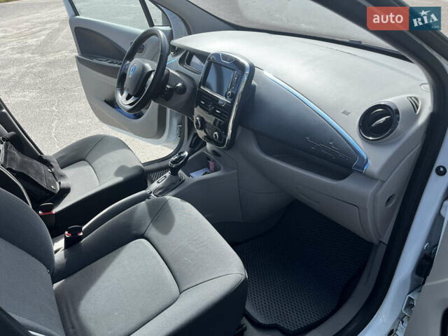 Білий Рено Зое, об'ємом двигуна 0 л та пробігом 123 тис. км за 6900 $, фото 22 на Automoto.ua