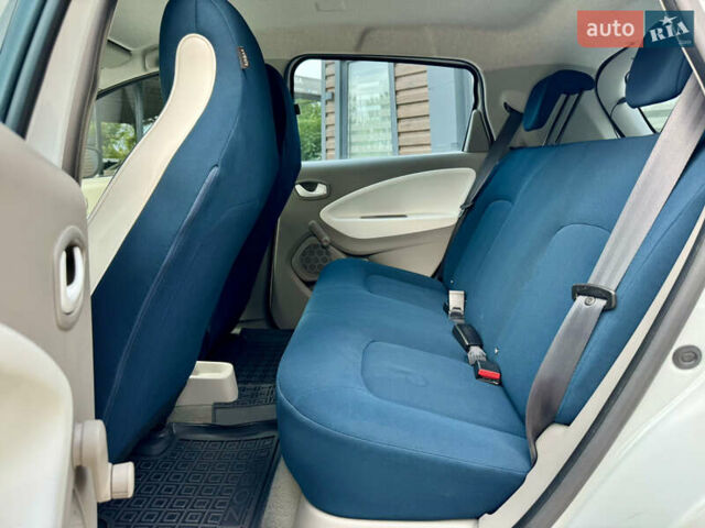 Білий Рено Зое, об'ємом двигуна 0 л та пробігом 110 тис. км за 6200 $, фото 30 на Automoto.ua