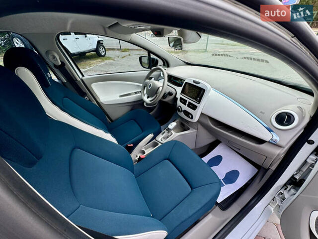 Білий Рено Зое, об'ємом двигуна 0 л та пробігом 110 тис. км за 6200 $, фото 34 на Automoto.ua