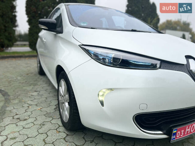 Белый Рено Зое, объемом двигателя 0 л и пробегом 103 тыс. км за 6799 $, фото 14 на Automoto.ua