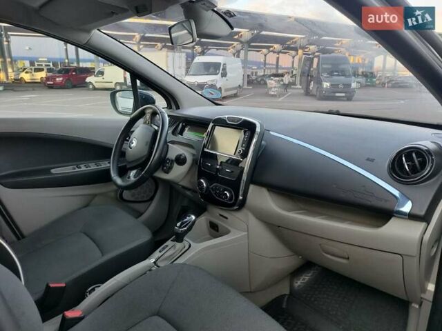 Белый Рено Зое, объемом двигателя 0 л и пробегом 79 тыс. км за 6300 $, фото 14 на Automoto.ua