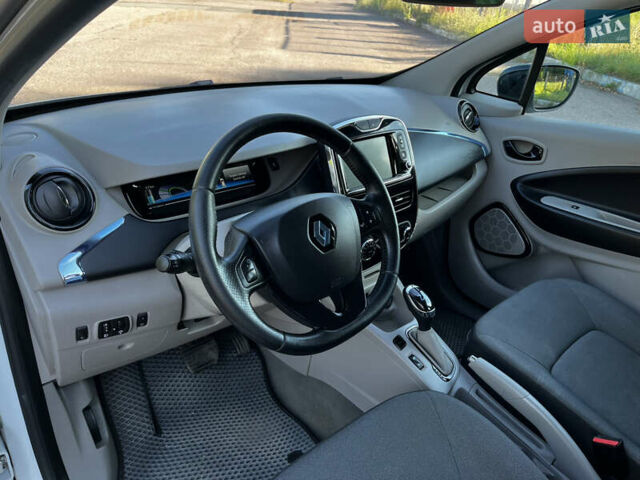 Белый Рено Зое, объемом двигателя 0 л и пробегом 123 тыс. км за 6850 $, фото 14 на Automoto.ua