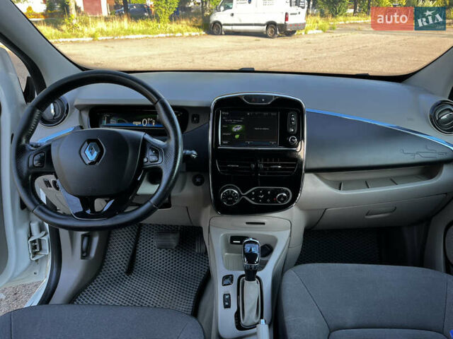 Белый Рено Зое, объемом двигателя 0 л и пробегом 123 тыс. км за 6850 $, фото 26 на Automoto.ua