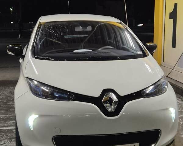 Білий Рено Зое, об'ємом двигуна 0 л та пробігом 90 тис. км за 6000 $, фото 4 на Automoto.ua