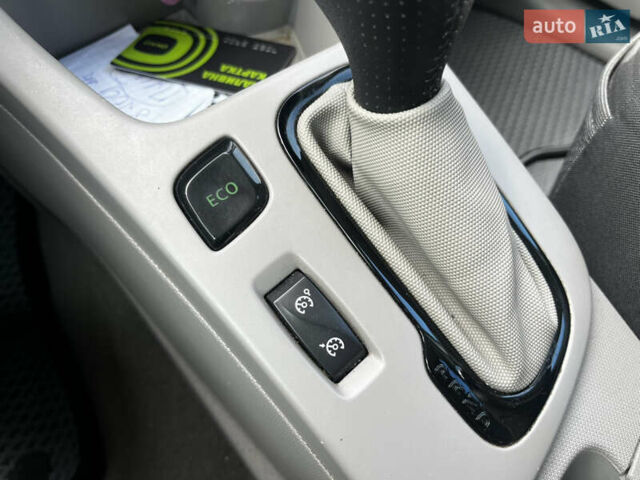 Білий Рено Зое, об'ємом двигуна 0 л та пробігом 123 тис. км за 6900 $, фото 39 на Automoto.ua
