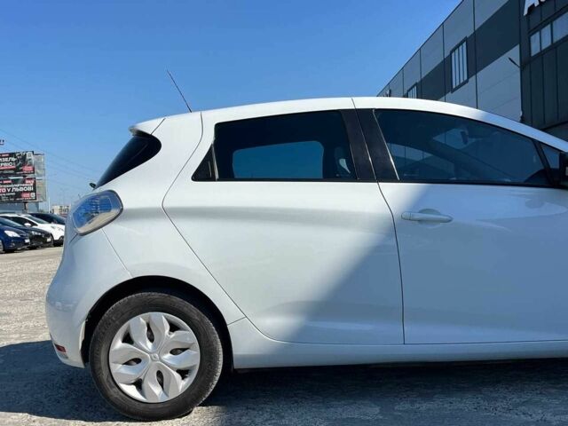 Белый Рено Зое, объемом двигателя 0 л и пробегом 56 тыс. км за 6440 $, фото 9 на Automoto.ua