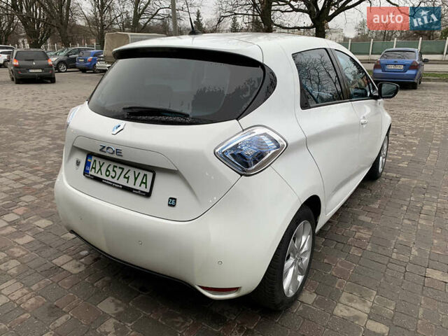 Белый Рено Зое, объемом двигателя 0 л и пробегом 64 тыс. км за 7600 $, фото 8 на Automoto.ua