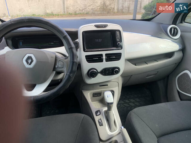 Білий Рено Зое, об'ємом двигуна 0 л та пробігом 235 тис. км за 7500 $, фото 21 на Automoto.ua