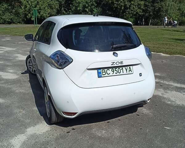 Белый Рено Зое, объемом двигателя 0 л и пробегом 61 тыс. км за 8880 $, фото 2 на Automoto.ua