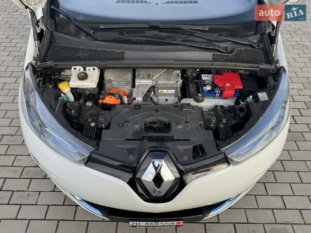 Белый Рено Зое, объемом двигателя 0 л и пробегом 167 тыс. км за 6599 $, фото 31 на Automoto.ua