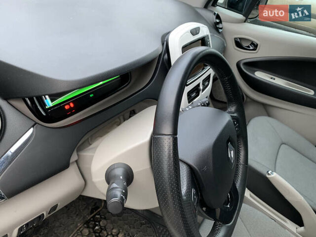 Белый Рено Зое, объемом двигателя 0 л и пробегом 64 тыс. км за 7600 $, фото 24 на Automoto.ua