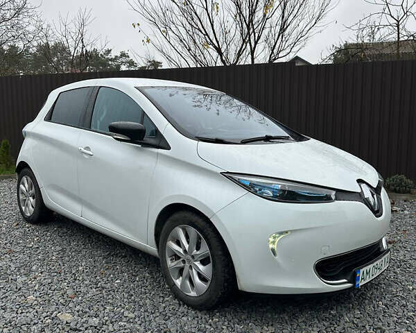 Белый Рено Зое, объемом двигателя 0 л и пробегом 90 тыс. км за 6600 $, фото 1 на Automoto.ua