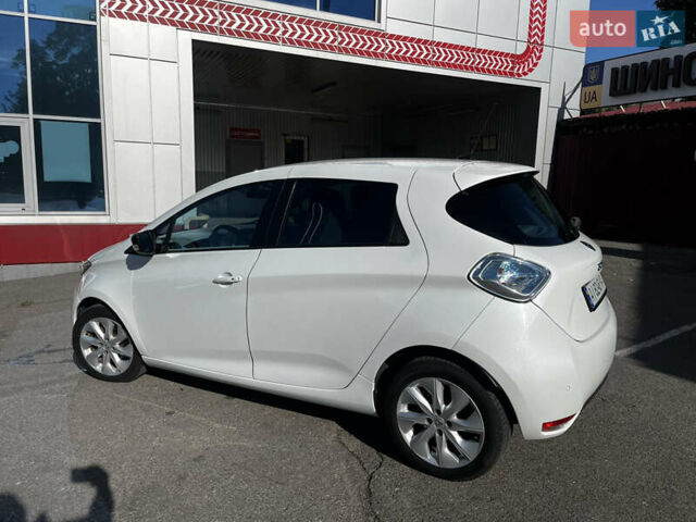 Белый Рено Зое, объемом двигателя 0 л и пробегом 123 тыс. км за 6850 $, фото 4 на Automoto.ua