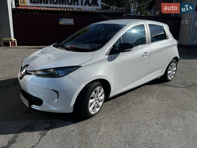 Белый Рено Зое, объемом двигателя 0 л и пробегом 123 тыс. км за 6850 $, фото 1 на Automoto.ua