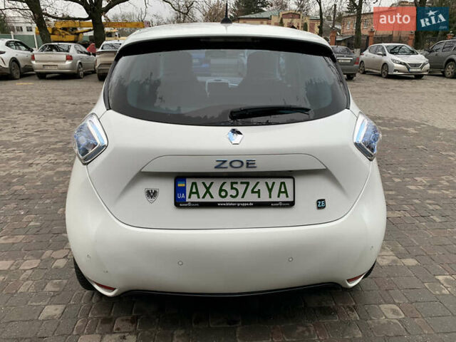 Белый Рено Зое, объемом двигателя 0 л и пробегом 64 тыс. км за 7600 $, фото 9 на Automoto.ua