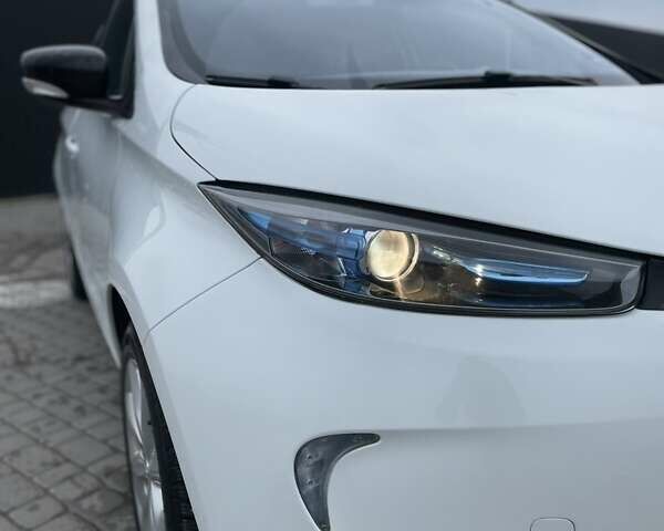 Белый Рено Зое, объемом двигателя 0 л и пробегом 98 тыс. км за 7000 $, фото 10 на Automoto.ua