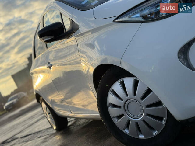 Білий Рено Зое, об'ємом двигуна 0 л та пробігом 77 тис. км за 5750 $, фото 9 на Automoto.ua
