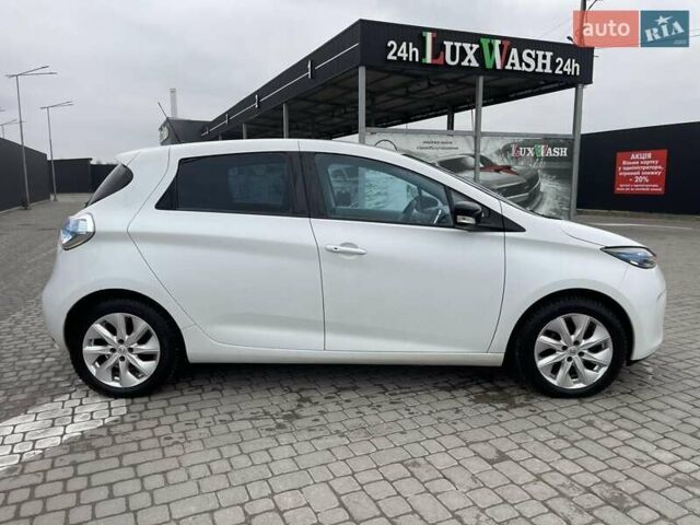 Белый Рено Зое, объемом двигателя 0 л и пробегом 98 тыс. км за 7000 $, фото 8 на Automoto.ua