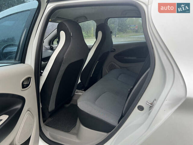 Белый Рено Зое, объемом двигателя 0 л и пробегом 103 тыс. км за 6799 $, фото 39 на Automoto.ua