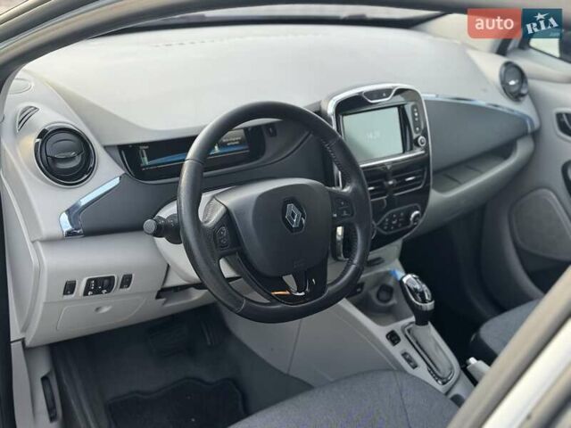 Белый Рено Зое, объемом двигателя 0 л и пробегом 167 тыс. км за 6599 $, фото 16 на Automoto.ua