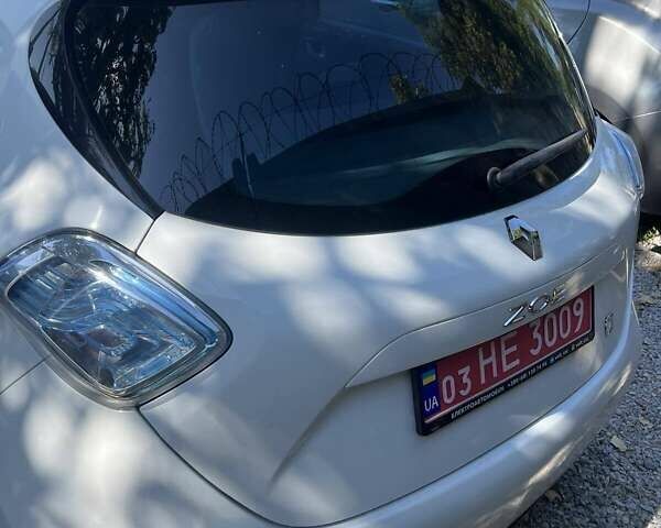 Белый Рено Зое, объемом двигателя 0 л и пробегом 146 тыс. км за 6200 $, фото 3 на Automoto.ua