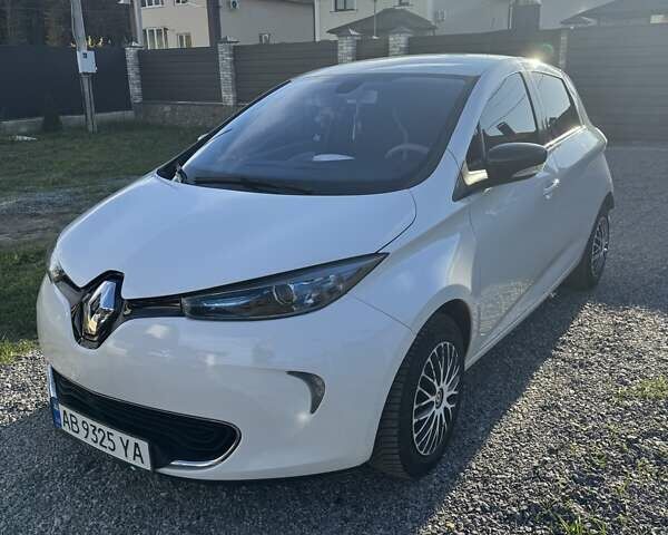 Белый Рено Зое, объемом двигателя 0 л и пробегом 166 тыс. км за 5800 $, фото 4 на Automoto.ua