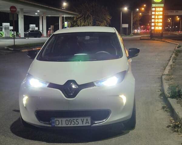 Білий Рено Зое, об'ємом двигуна 0 л та пробігом 90 тис. км за 6000 $, фото 6 на Automoto.ua