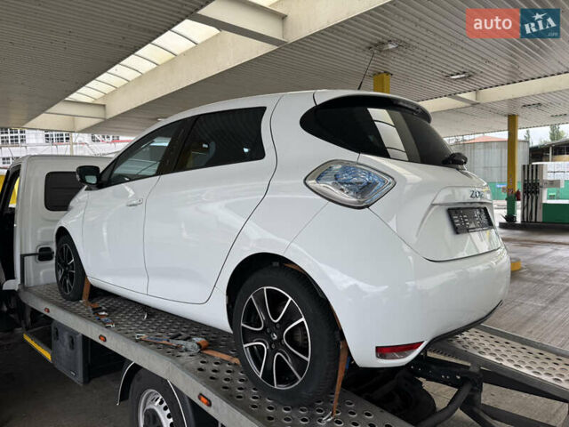 Белый Рено Зое, объемом двигателя 0 л и пробегом 80 тыс. км за 4399 $, фото 3 на Automoto.ua