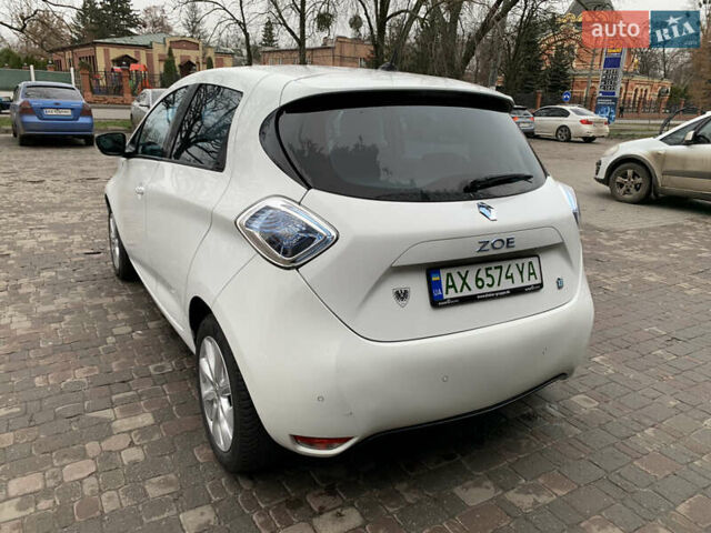 Белый Рено Зое, объемом двигателя 0 л и пробегом 64 тыс. км за 7600 $, фото 10 на Automoto.ua