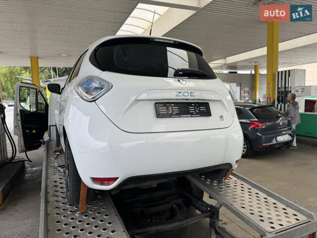 Белый Рено Зое, объемом двигателя 0 л и пробегом 80 тыс. км за 4399 $, фото 2 на Automoto.ua
