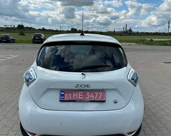 Белый Рено Зое, объемом двигателя 0 л и пробегом 87 тыс. км за 6400 $, фото 9 на Automoto.ua