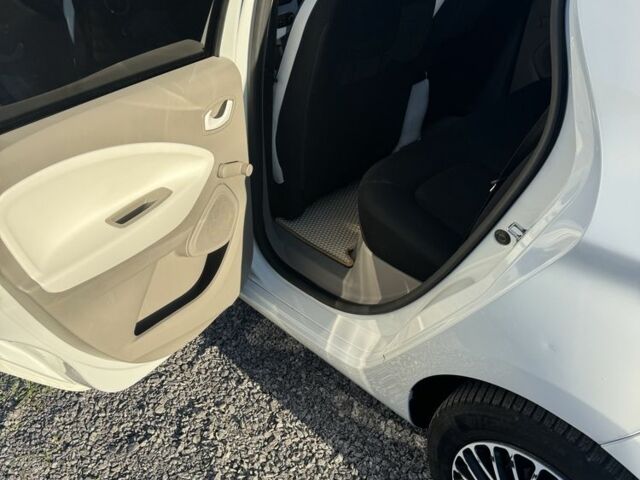 Рено Зое 2014 в Виннице на Automoto.ua Белый Рено Зое, объемом двигателя 0 л и пробегом 166 тыс. км за 6000 $, фото 9 на Automoto.ua