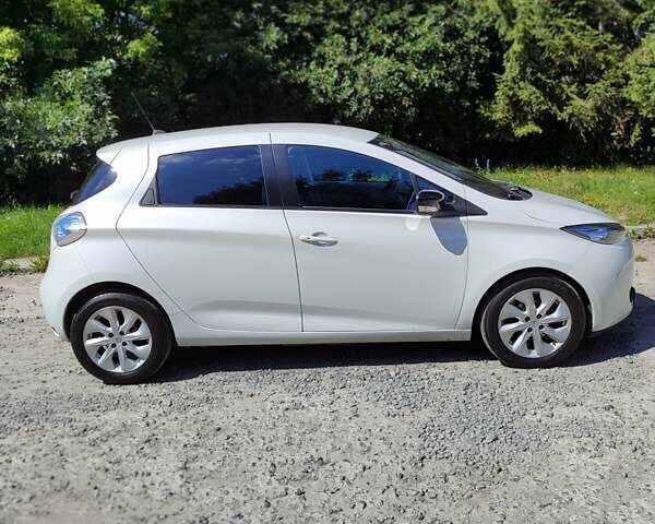 Білий Рено Зое, об'ємом двигуна 0 л та пробігом 89 тис. км за 6500 $, фото 14 на Automoto.ua
