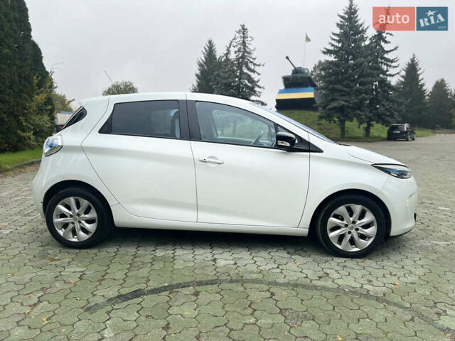 Белый Рено Зое, объемом двигателя 0 л и пробегом 103 тыс. км за 6799 $, фото 17 на Automoto.ua