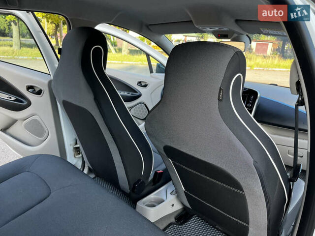 Белый Рено Зое, объемом двигателя 0 л и пробегом 123 тыс. км за 6850 $, фото 17 на Automoto.ua