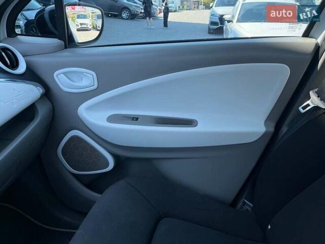 Білий Рено Зое, об'ємом двигуна 0 л та пробігом 56 тис. км за 7190 $, фото 19 на Automoto.ua