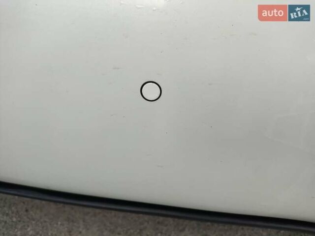 Белый Рено Зое, объемом двигателя 0 л и пробегом 79 тыс. км за 6300 $, фото 22 на Automoto.ua