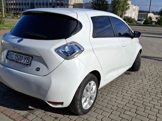 Белый Рено Зое, объемом двигателя 0 л и пробегом 90 тыс. км за 6990 $, фото 4 на Automoto.ua