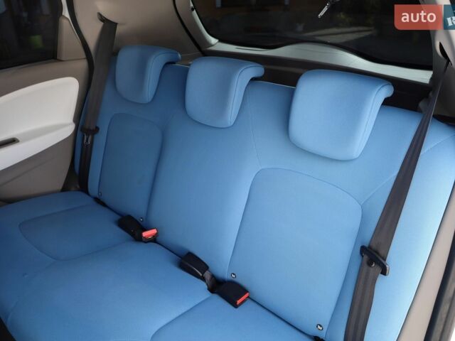 Білий Рено Зое, об'ємом двигуна 0 л та пробігом 125 тис. км за 6888 $, фото 42 на Automoto.ua