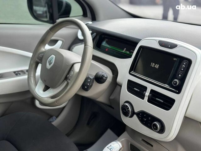 Белый Рено Зое, объемом двигателя 0 л и пробегом 203 тыс. км за 6890 $, фото 29 на Automoto.ua