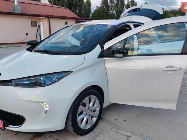 Білий Рено Зое, об'ємом двигуна 0 л та пробігом 112 тис. км за 6500 $, фото 3 на Automoto.ua